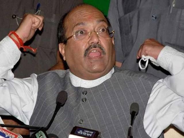 मैं चाहता हूं आजम खान के बदन पर कपड़े बनें रहें: अमर सिंह Amar Singh takes a dig at