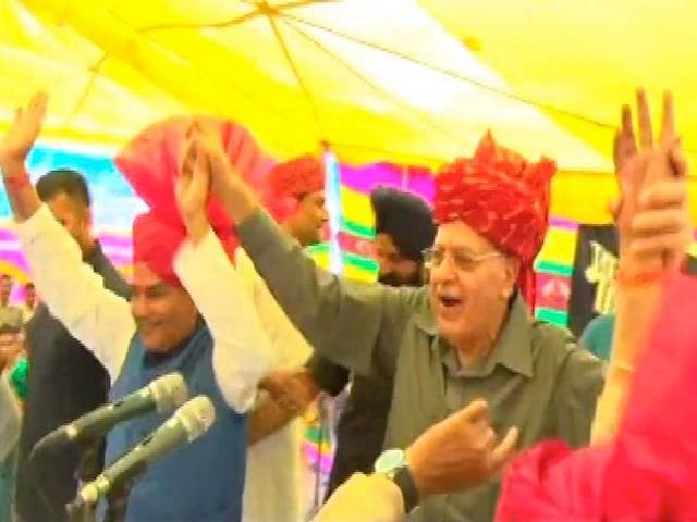 झूम उठे फारुक, गाया 'चलो बुलावा आया है माता ने बुलाया है' Farooq Abdullah greets people on Navratri, sung ‘chalo bulawa aya hai’
