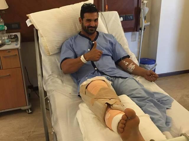 जॉन अब्राहम ने फैंस के लिए पोस्ट की सर्जरी के बाद की तस्वीर John Abraham After Surgery