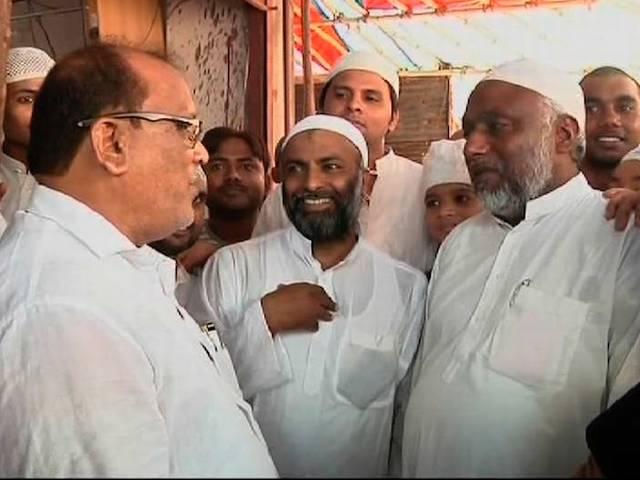 सौहार्द की शानदार मिसाल, जब एक हिंदू ने दी अपनी दुकान में नमाज की जगह HINDU PROVIDE PLACE FOR NAMAZ