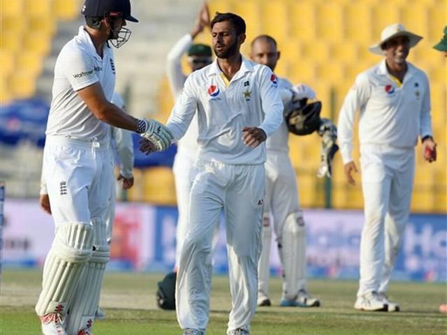 कुक का रिकॉर्ड दोहरा शतक, ड्रॉ की ओर बढ़ा पहला टेस्ट pakistan vs england first test 4th day