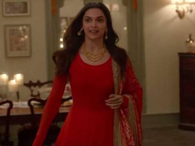 WATCH: परिवार के साथ ऐसे दिवाली सेलिब्रेट करती हैं दीपिका Deepika Padukone’s Diwali celebration with her family
