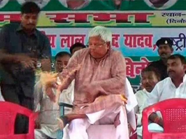 बिहार चुनाव- ‘पंखा कांड’ पर पॉलिटिक्स Bihar Election 2015