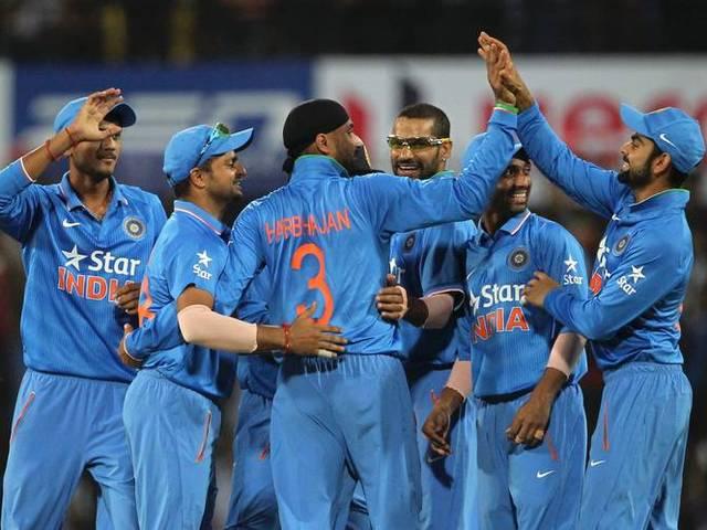 INDvsSA: राजकोट वनडे पर 'हार्दिक संकट', इंटरनेट सेवा पर लगी रोक after hardik patels threat mobile internet banned in rajkot