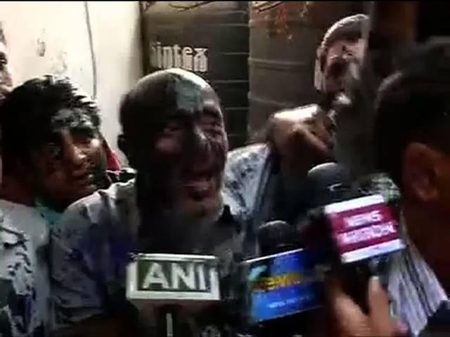 बीफ पार्टी देने वाले विधायक रशीद को कालिख पोती Ink attack on Jammu & Kashmir MLA Engineer Rashid