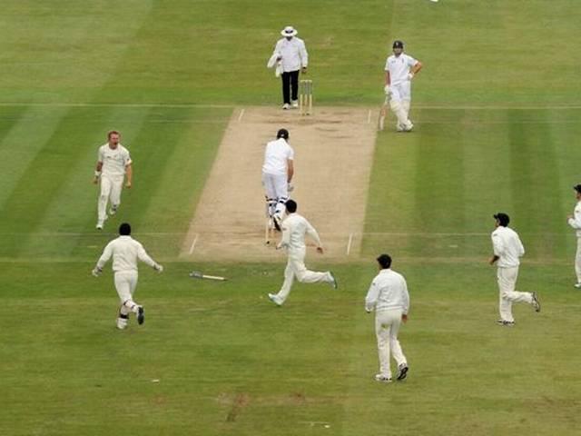 टेस्ट मैच में हो सकता है हरी पीली गेंद का प्रयोग ICC to look at using green-yellow balls in test matches