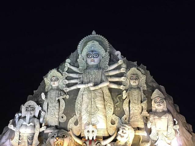 अमिताभ ने दुर्गा की सबसे बड़ी मूर्ति की फोटो शेयर की Amitabh Bachchan posted world largest Maa Durga picture