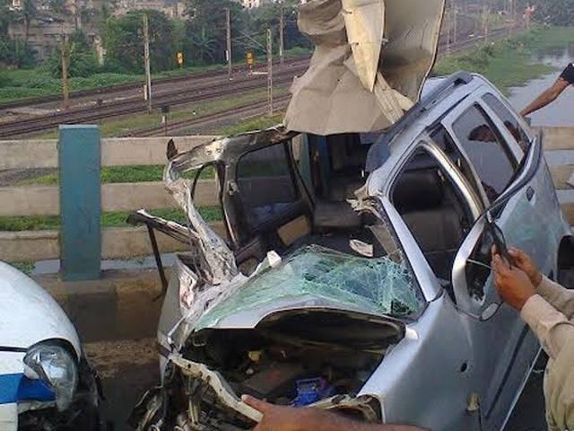 सड़क हादसे में बंगाली अभिनेता, अभिनेत्री गंभीर रूप से घायल In a road aciident Bengali actor-actress injured badly