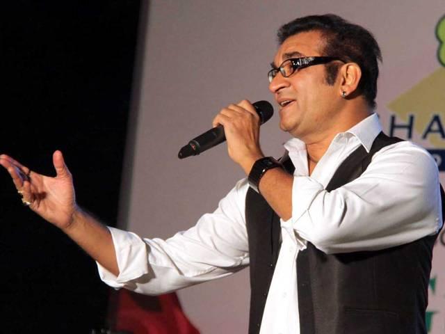 अभिजीत भट्टाचार्या पर दुर्गा पूजा पंडाल में महिला से छेड़खानी का आरोप FIR against singer Abhijeet Bhattacharya; woman accuses him of molesting her