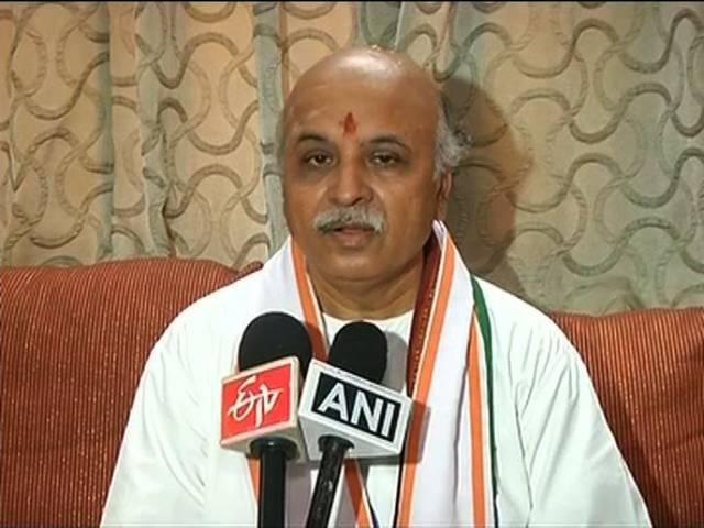 गोहत्या करने वालों को मोदी भी नहीं बचा नहीं सकते: तोगड़िया Modi will not protect cow slaughter: Parveen Togadia