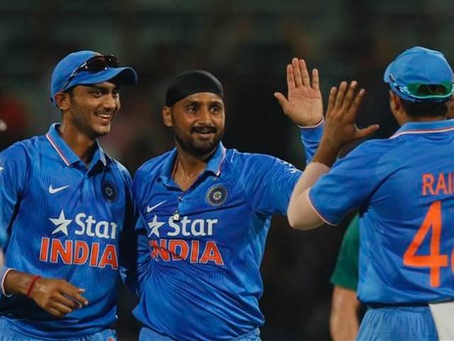 खुश हुए धोनी, कोहली की तारीफों के पुल बांधे dhoni happy with team effort