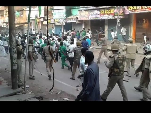 सांप्रदायिक हिंसा में जल रहे हैं यूपी के 7 जिले, हिंसक झड़प में 2 की मौत up_communal_vioence