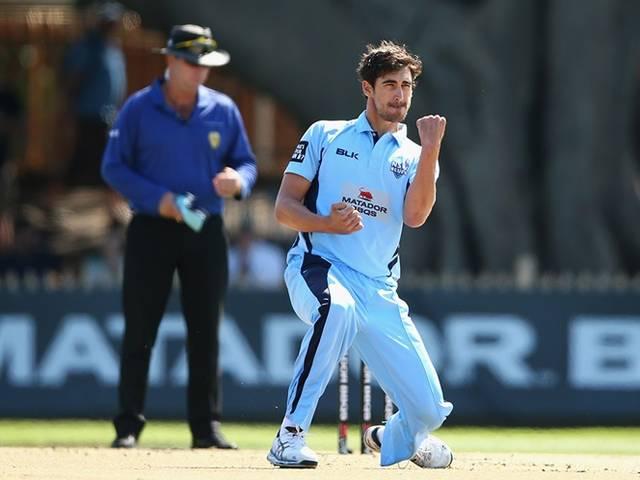 स्टार्क की खतरनाक गेंदबाजी, बनाया विकेटों का नया रिकॉर्ड Starc flies into record books