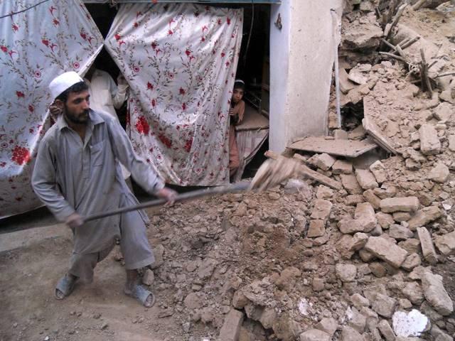 भूकंप से पाकिस्तान और अफगानिस्तान में अब तक 280 लोगों की मौत 280 die in afghanistan and pakistan