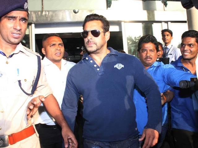 सलमान पर लापरवाही से ड्राइविंग का आरोप बढ़ाकर पेश किया गया : वकील Rash & negligent charge against Salman exaggerated: lawyer
