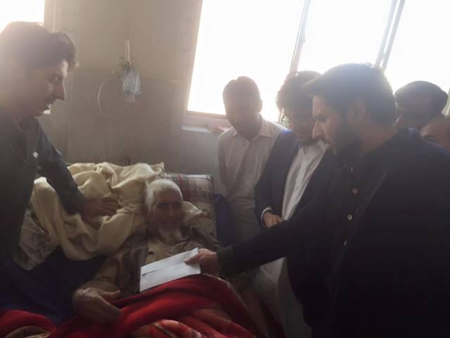 भूकंप पीड़ितों के लिए आगे आए अफरीदी, दान में दिए 50 लाख Shahid Afridi donate Rs 5 million for earthquake victims