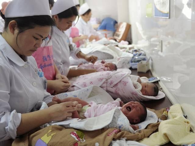 चीन में अब फिर हम दो हमारे दो, खत्म हुई 36 साल पुरानी नीति China Abandons One-Child Policy