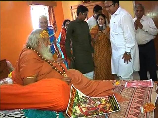 पोस्टर के जरिए साईं बाबा बनाम हनुमान बनाने की रणनीति! Shankaracharya Swarupanand controversial Poster