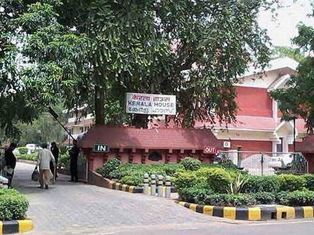 केरल हाउस बीफ विवाद: केंद्र ने दिल्ली पुलिस के खिलाफ कार्रवाई का भरोसा दिया Kerala House raid: Centre accepted Delhi Police mistake