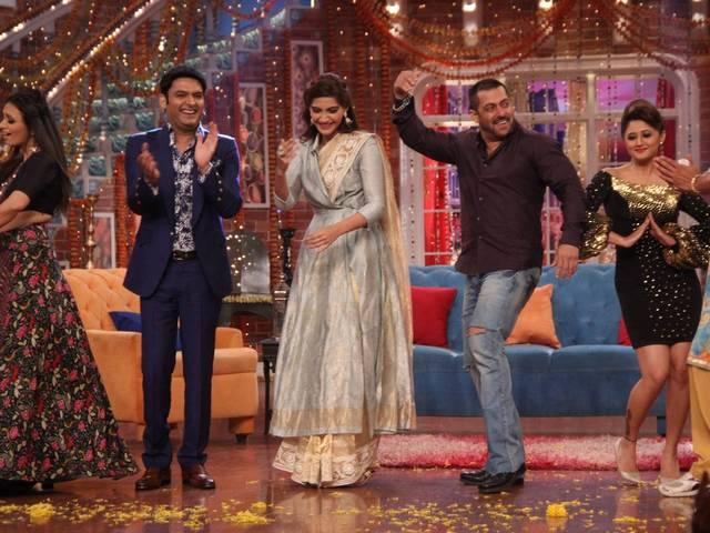 जब कपिल शर्मा के शो पर सलमान खान को फैंस ने दिया स्पेशल सरप्राइज Salman Khan gets a special surprise from his fans