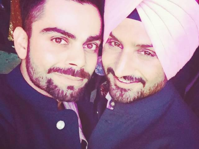 शादी मिस करने के बाद रिसेप्शन से पहले हरभजन से मिले कोहली Virat Kohli meets newlywed Harbhajan Singh