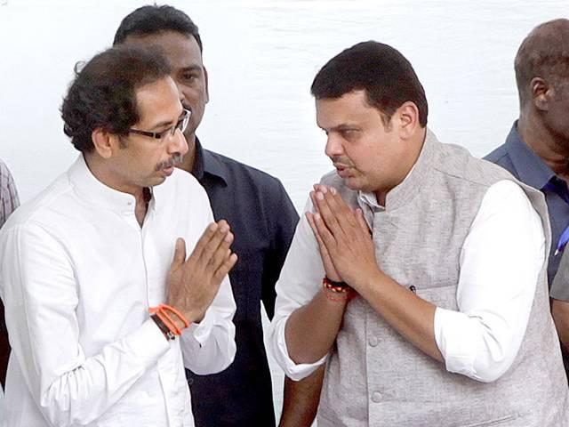 शिवसेना ने बीजेपी को दिया बड़ा झटका Shiv Sena ahead of BJP in Maharashtra’s key civic poll