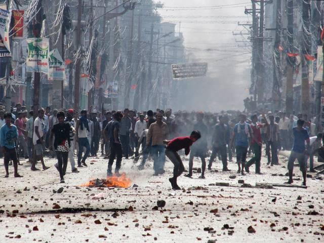 मधेशी प्रोटेस्ट: नेपाली पुलिस की फायरिंग में एक भारतीय की मौत, PM ने जताई नाराजगी Indian killed as Nepal police clear border point; India upset