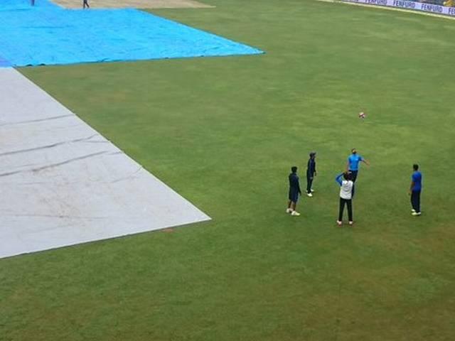 IND Vs SA: बारिश ने धोया दूसरे दिन का खेल, नहीं फेंकी गई एक भी गेंद INDvsSA: bangalore test match delayed due to rains