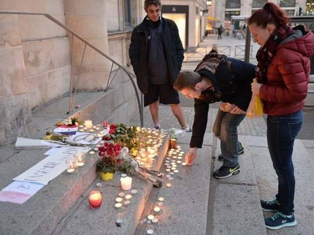 फ्रांस का बदला, आईएस के दो ठिकानों पर 20 बम बरसाए गए Paris attacks: France air strikes hit Islamic State in Raqqa