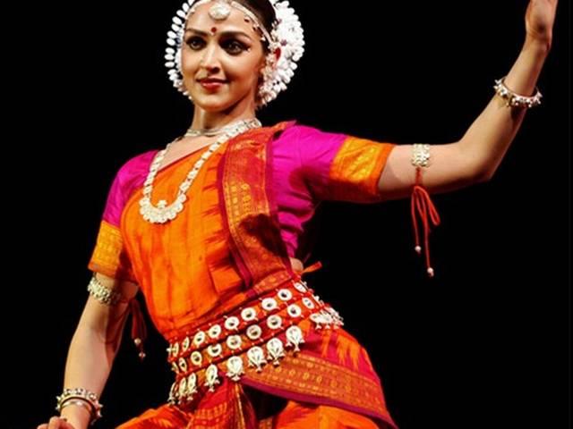 दीपिका पादुकोण बेहतरीन शास्त्रीय नर्तकी हैं- ईशा देओल Deepika padukone is an excellent classic dancer says Esha deol