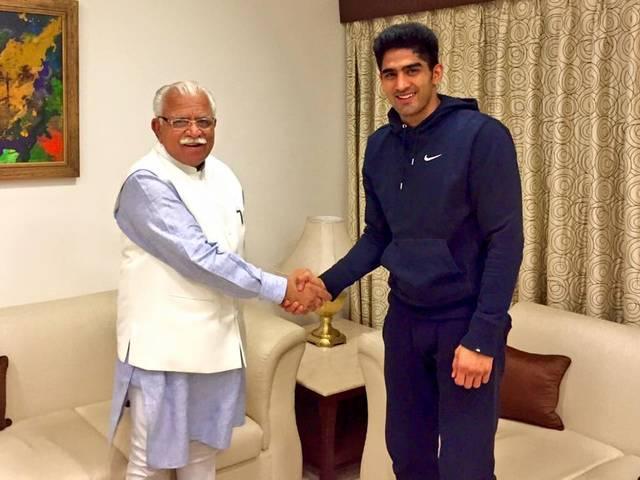 विजेंदर ने की खट्टर से मुलाकात, मुक्केबाजी के भविष्य पर हुई चर्चा Vijender meets Haryana CM, offers support to sports schemes