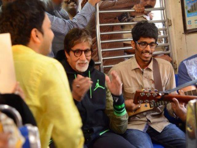 अमिताभ ने पैसे जुटाने को रेल में गाया गाना amitabh sing song in local train