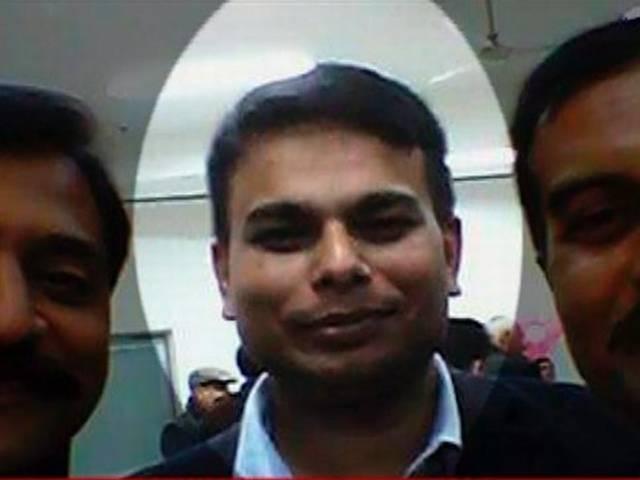 दिल्ली स्पेशल सेल के एसीपी ने खुद को गोली मारी, पत्नी छत से कूदी Special cell ACP committed suicide