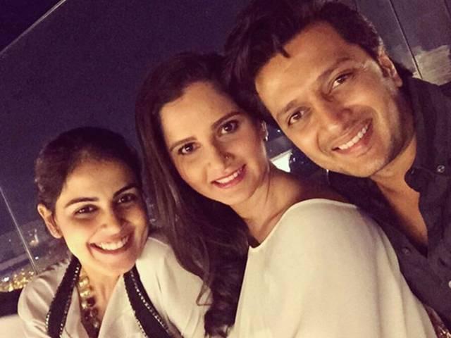 बॉलीवुड सितारों के साथ सानिया मिर्जा ने सेलिब्रेट किया बर्थडे Sania Celebrates Her Birthday With Parineeti , Riteish & Genelia