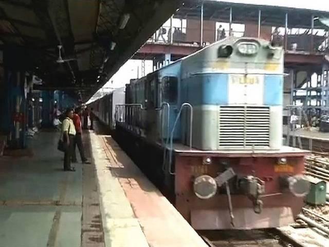 रेल यात्रा: अब मुसीबत में इस रूट पर तुरंत मदद करेगी पुलिस The railway police will be in kanpur to new delhi train with mobile phones