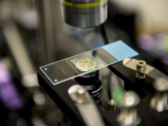 पहली बार लेजर बीम से तरल पदार्थ को ठंडा किया scientists successfully refrigerate water using laser beams