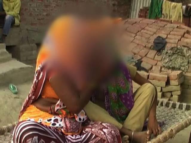दुष्कर्म पीड़िता के गर्भापात का फरमान, जुर्माना देकर छूटा आरोपी Panchayat asks rape survivor to accept money and undergo abortion