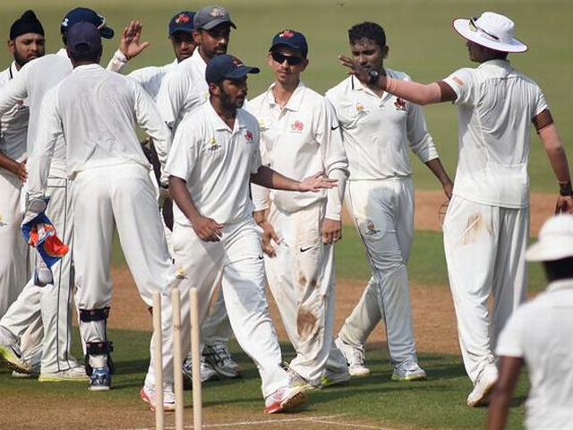 नहीं चला रेलवे का जुआ, मुंबई ने जीता मैच mumbai beat railway