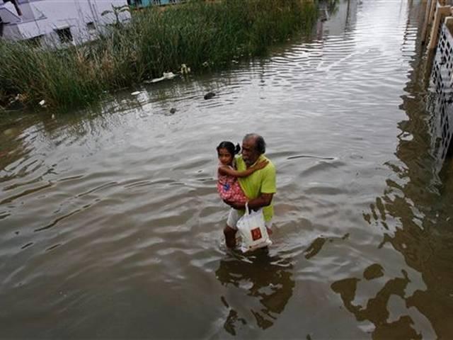 तमिलनाडु : बारिश के कहर से 100 की मौत, महामारी का भी खतरा Tamil Nadu rains: Death toll reaches 100