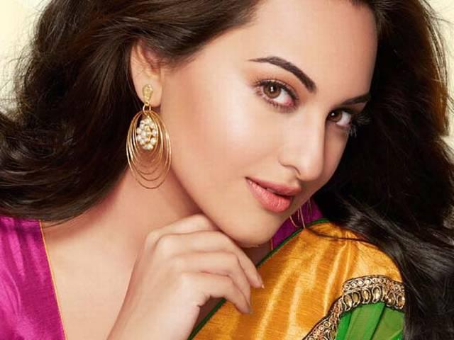 सोनाक्षी 'इश्कोहॉलिक' से गायकी के क्षेत्र में sonakshi sinha going singing field