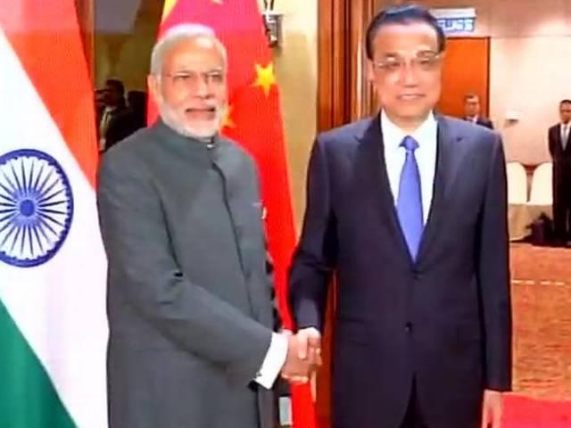 चीन के प्रीमियर से की पीएम मोदी ने मुलाकात Malaysia: PM Modi Meets Chinese Premier Li Keqiang