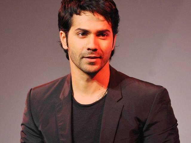 ऋतिक रोशन और अक्षय कुमार बन सकते हैं जेम्स बांड : वरुण धवन hrithik roahan and akshay kumar can do james bond says varun dhavan