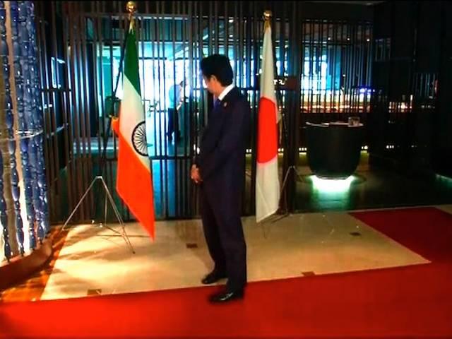 पीएम मोदी के सामने मलेशिया में हुआ तिरंगे का अपमान PM Narendra Modi poses with upside down tricolour in Malaysia