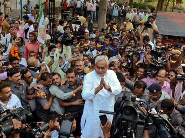 नीतीश को अगले पीएम के तौर पर देख रहे हैं कई नेता Nitish Kumar should prepare to become PM: Farooq Abdullah