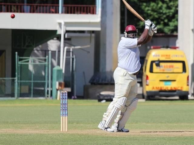 पहले बल्लेबाजी मिली तो कर दी पारी घोषित Leeward Islands declare on 24 for 7
