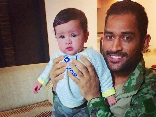 बेटी ज़ीवा के साथ पापा धोनी ने शेयर की तस्वीर MS Dhoni with Daughter Ziva