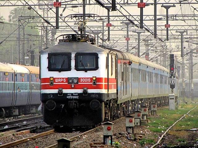 अब लजीज़ व्यंजनों के साथ करें रेलवे का शानदार सफर Indian Railways launches e-catering service