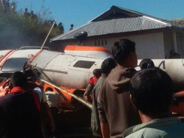 नागालैंड में पवन हंस हेलिकॉप्टर क्रैश, पायलट सहित 6 जख्मी Pawan Hans chopper crash lands in Nagaland, six injured