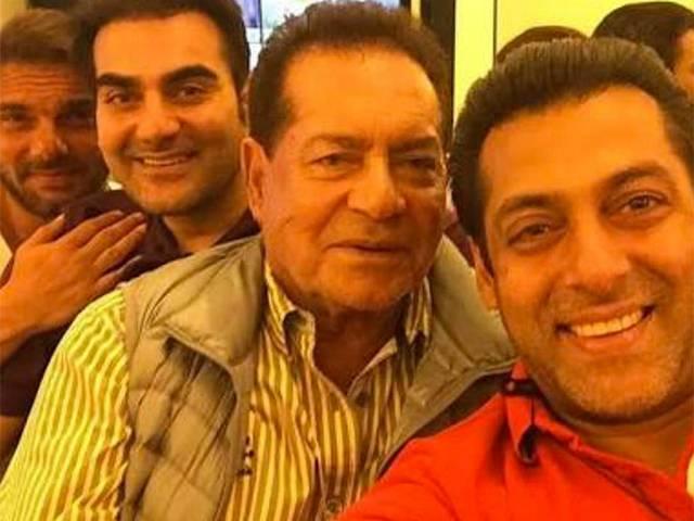 पिता के जन्मदिन पर सलमान खान ने ली बेहद खूबसूरत सेल्फी Salman Khan Takes An Epic Family Selfie On Salim Khan’s Birthday