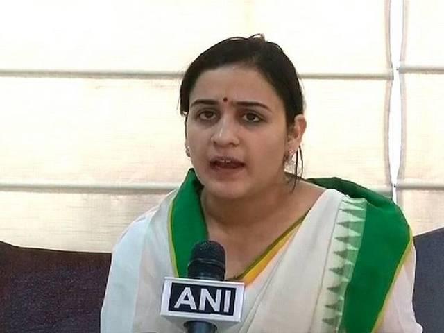 आमिर खान के बयान पर विरोध में उतरी मुलायम सिंह की बहू Aparna yadav slams aamir khan for intolerance remark